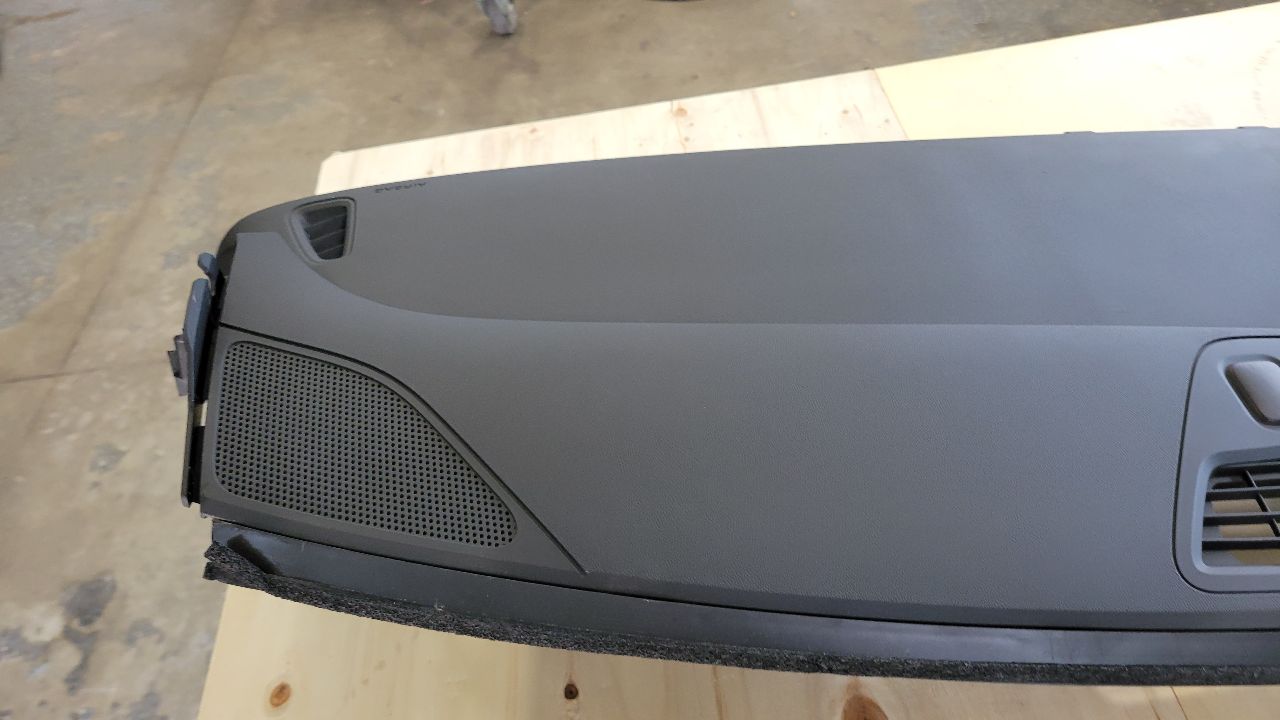 2018 CAMARO UPPER DASH PAD W/BAG & HUD CUTOUT 29342 - image 4