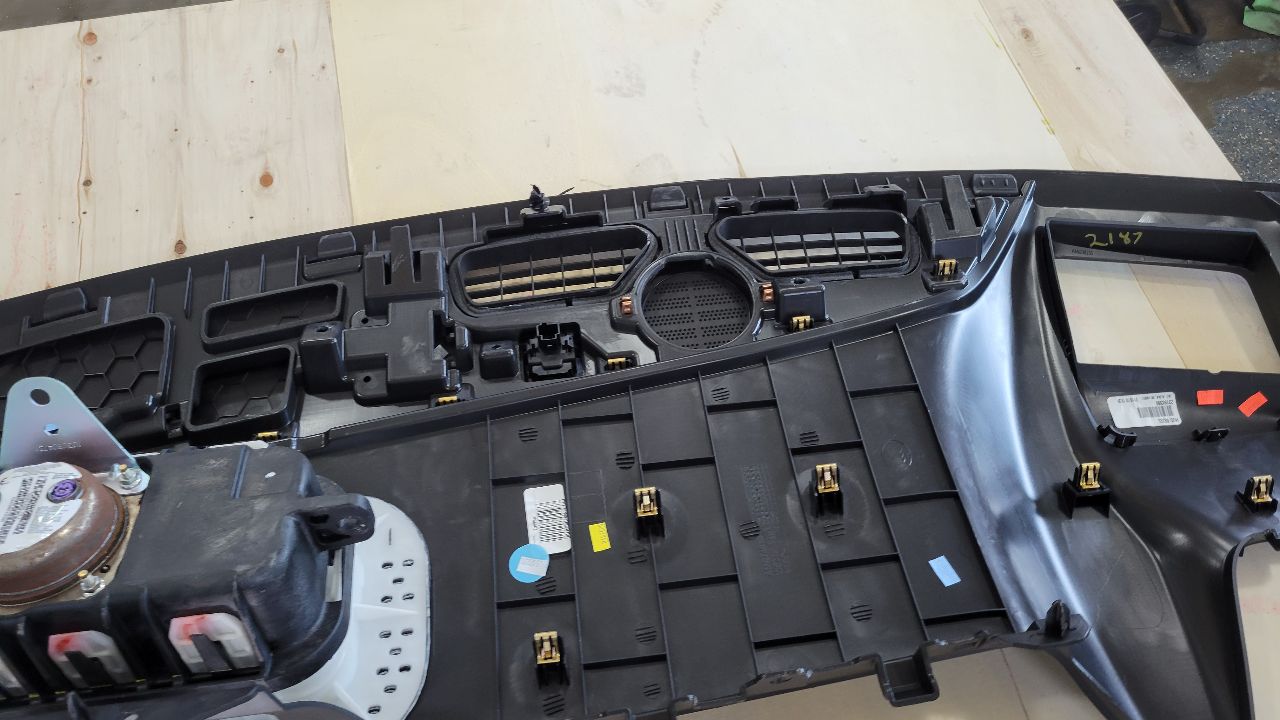 2018 CAMARO UPPER DASH PAD W/BAG & HUD CUTOUT 29342 - image 12
