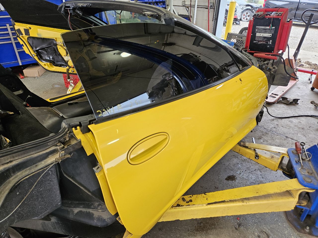 2000 CORVETTE RH PASSENGER FRONT DOOR YELLOW 000 29428 - image 14