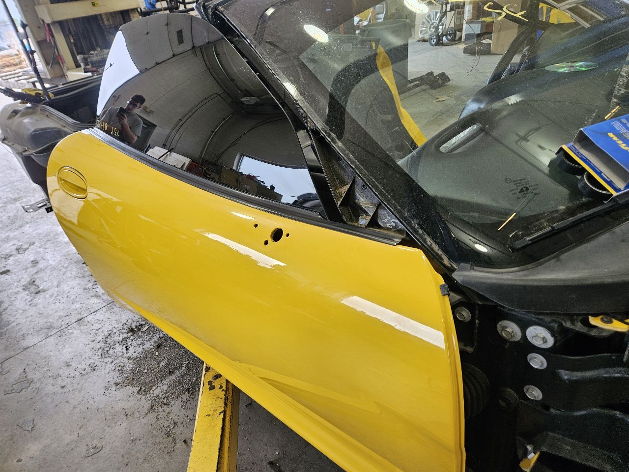 2000 CORVETTE RH PASSENGER FRONT DOOR YELLOW 000 29428 - image 15