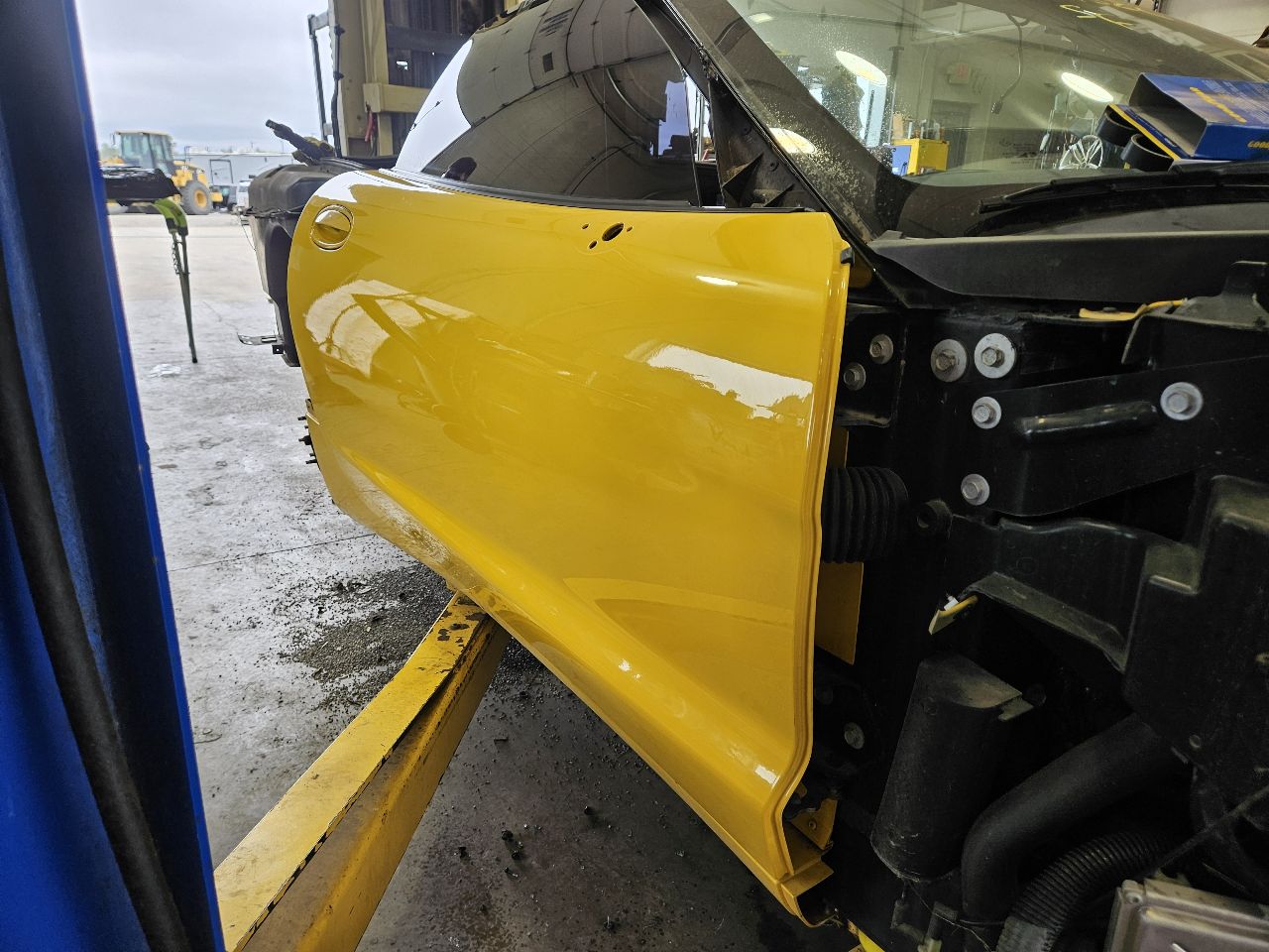 2000 CORVETTE RH PASSENGER FRONT DOOR YELLOW 000 29428 - image 16