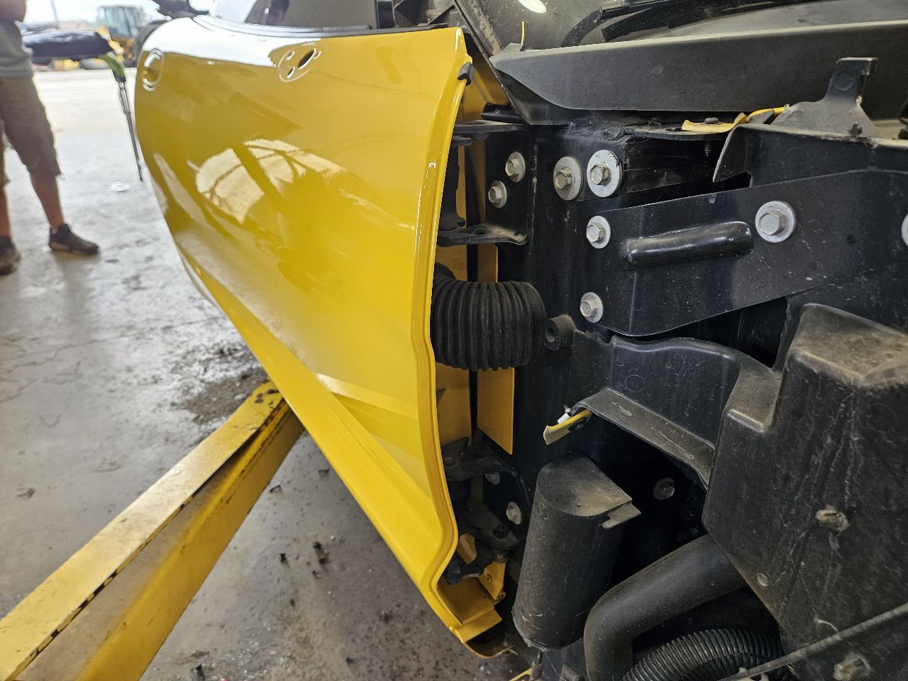 2000 CORVETTE RH PASSENGER FRONT DOOR YELLOW 000 29428 - image 17