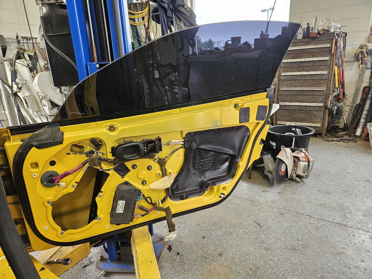 2000 CORVETTE RH PASSENGER FRONT DOOR YELLOW 000 29428 - image 19
