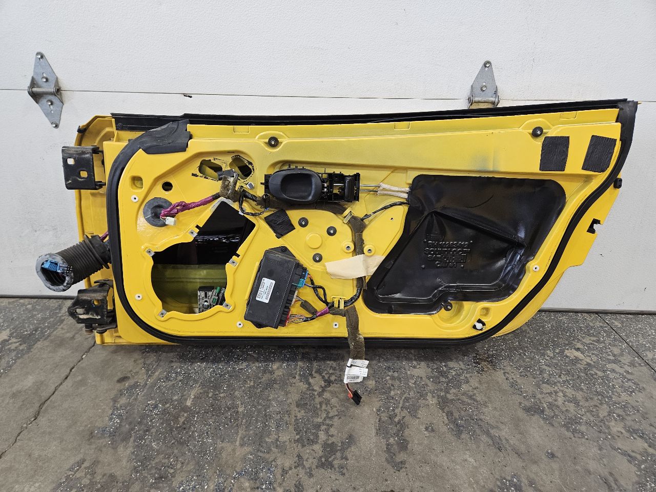 2000 CORVETTE RH PASSENGER FRONT DOOR YELLOW 000 29428 - image 7
