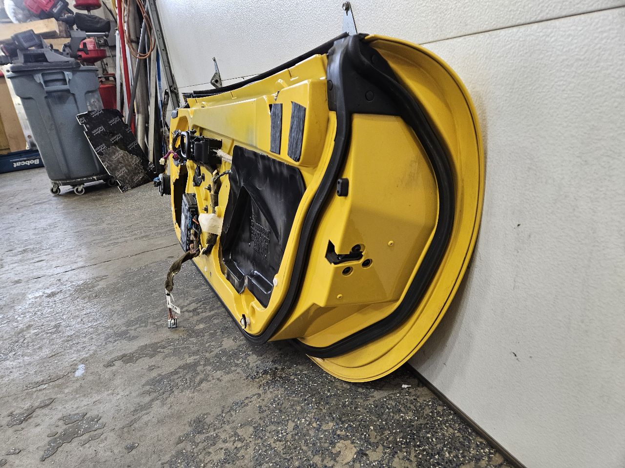 2000 CORVETTE RH PASSENGER FRONT DOOR YELLOW 000 29428 - image 9