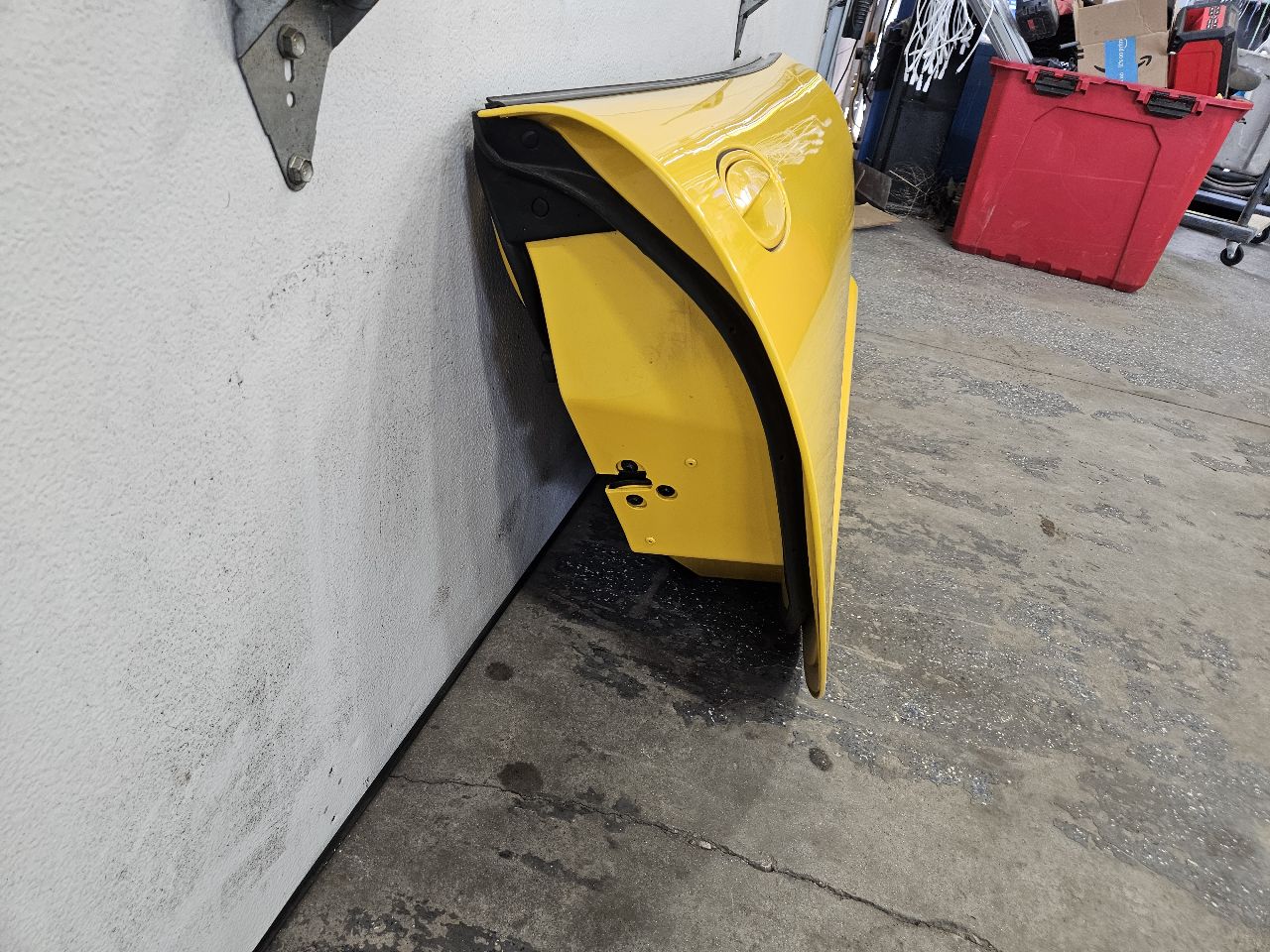 2000 CORVETTE RH PASSENGER FRONT DOOR YELLOW 000 29428 - image 4