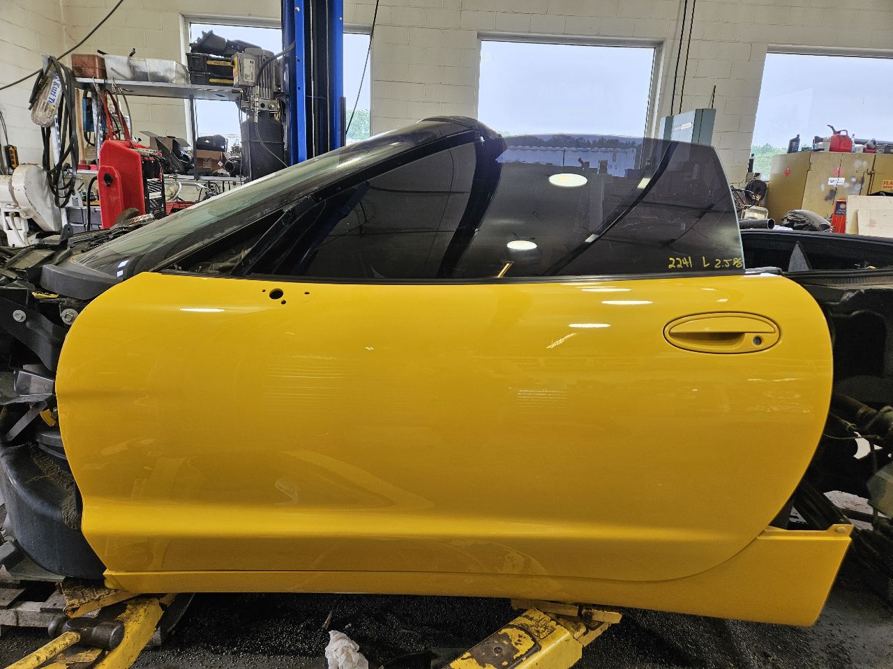 2000 CORVETTE LH DRIVER FRONT DOOR YELLOW 423G 29429 - image 14