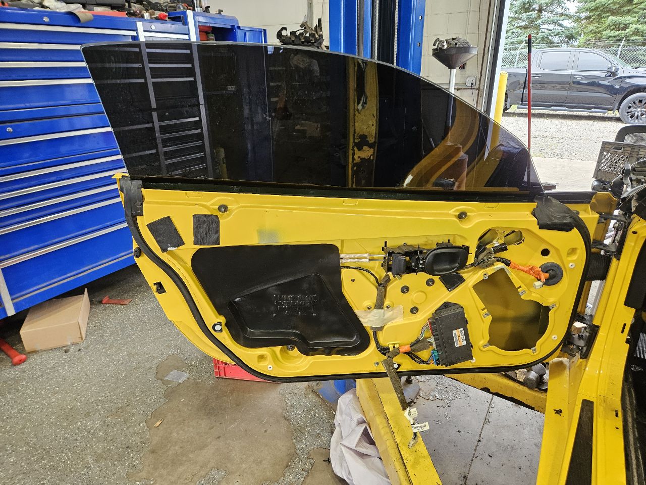 2000 CORVETTE LH DRIVER FRONT DOOR YELLOW 423G 29429 - image 19