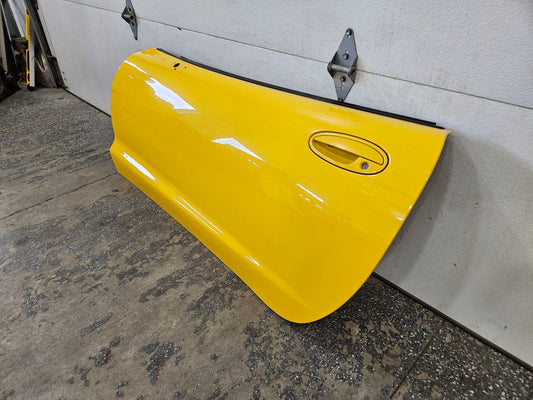 2000 CORVETTE LH DRIVER FRONT DOOR YELLOW 423G 29429 - image 2