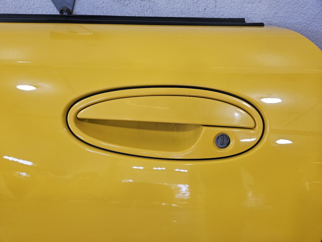 2000 CORVETTE LH DRIVER FRONT DOOR YELLOW 423G 29429 - image 3