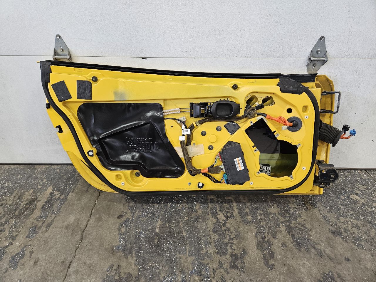 2000 CORVETTE LH DRIVER FRONT DOOR YELLOW 423G 29429 - image 8