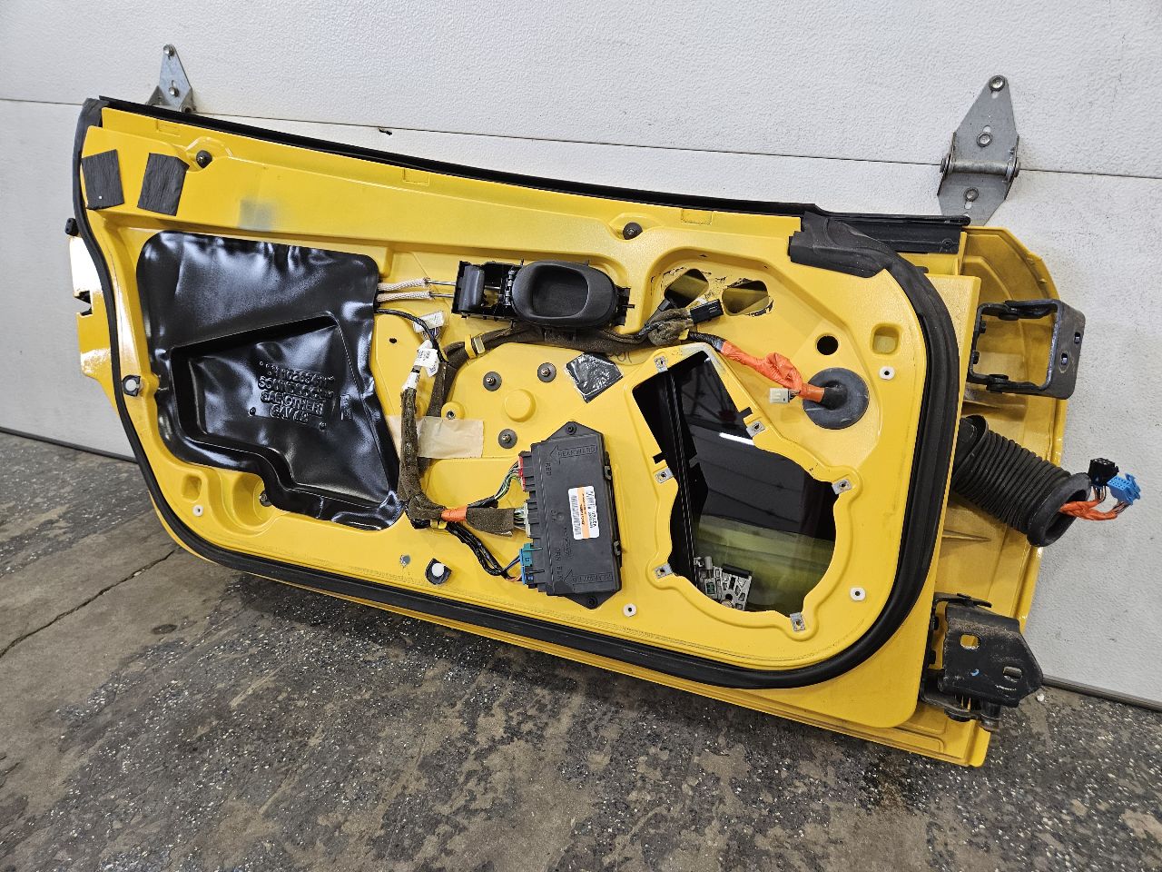 2000 CORVETTE LH DRIVER FRONT DOOR YELLOW 423G 29429 - image 10