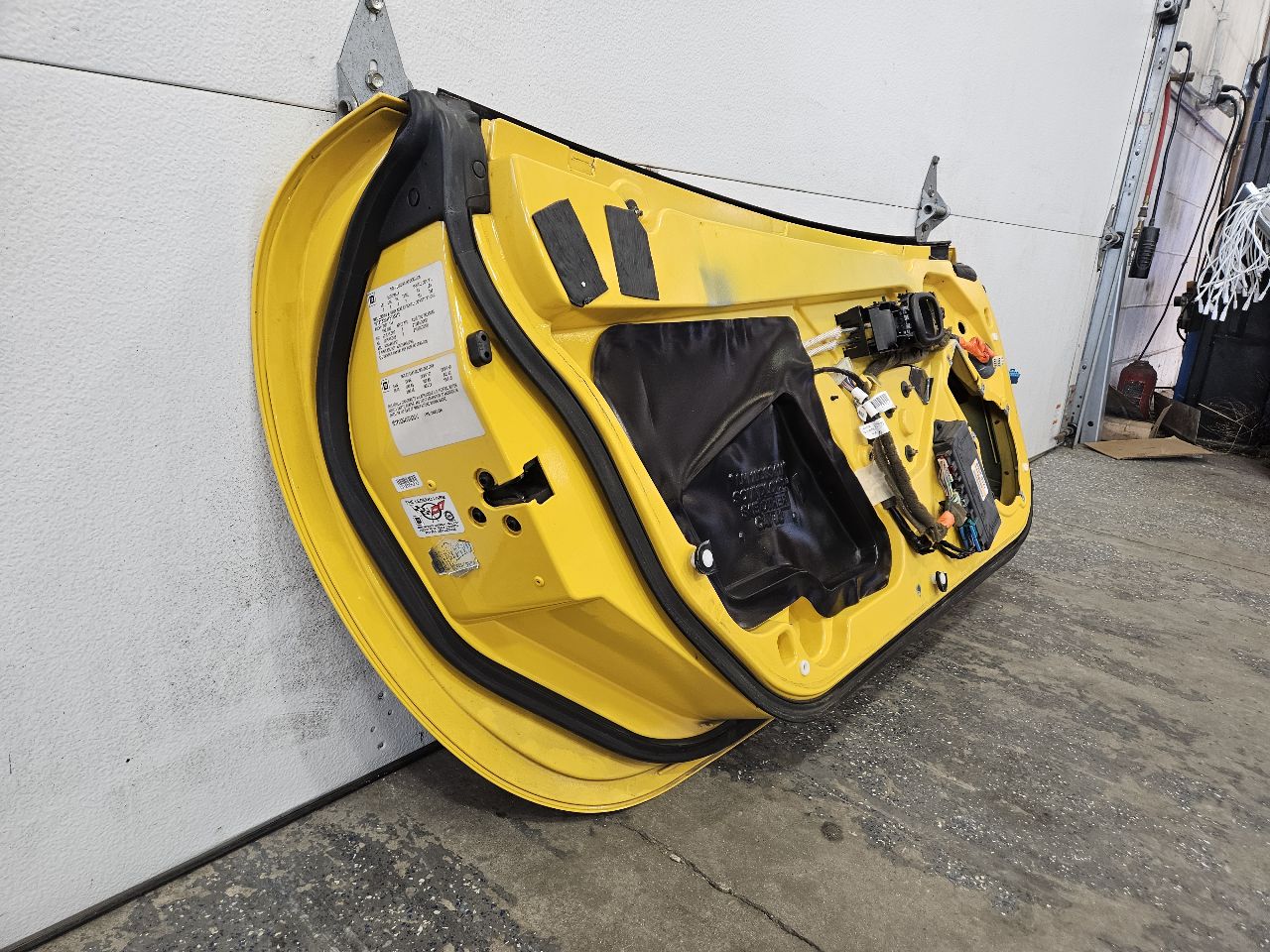 2000 CORVETTE LH DRIVER FRONT DOOR YELLOW 423G 29429 - image 11