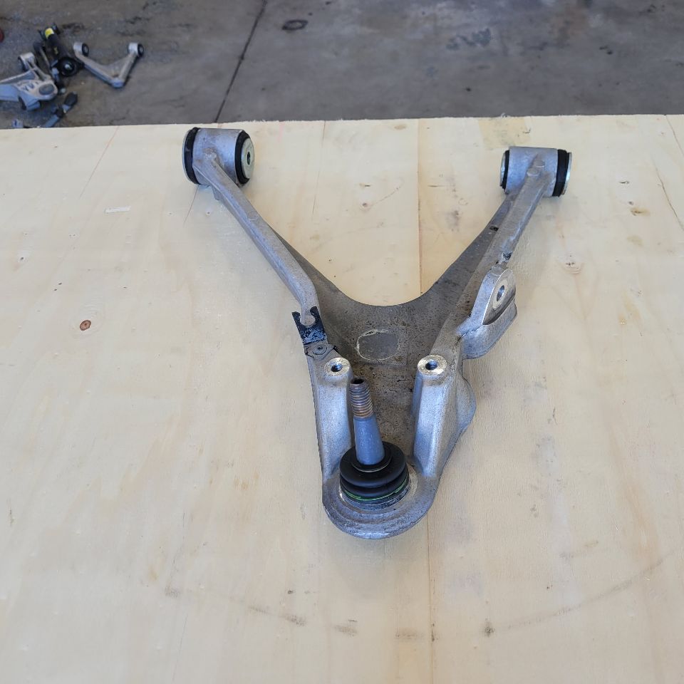 2000 CORVETTE RH FRONT LOWER CONTROL ARM 74K 29451 - image 1