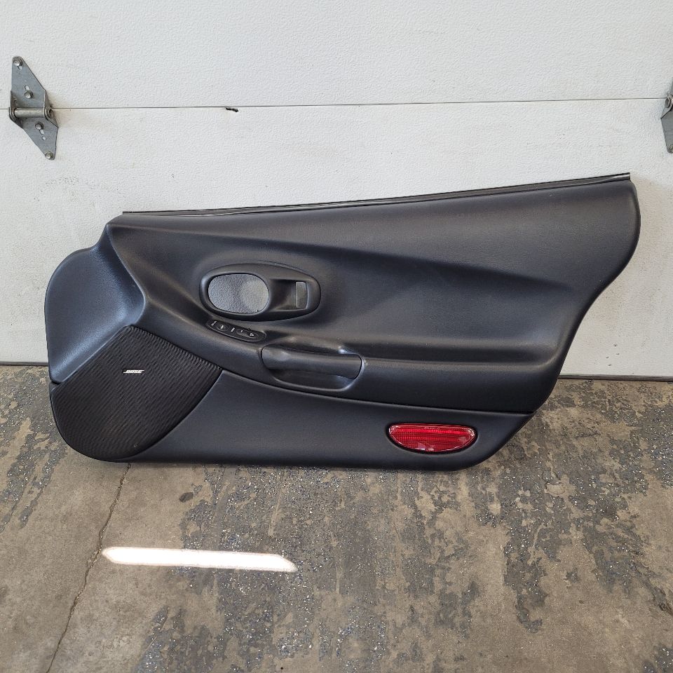 2000 CORVETTE RH DOOR PANEL BLACK W/ WINDOW SWITCH 29456 - image 1