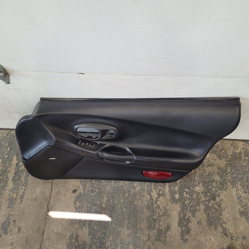 2000 CORVETTE RH DOOR PANEL BLACK W/ WINDOW SWITCH 29456 - image 4