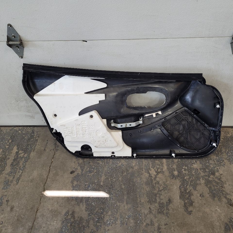 2000 CORVETTE RH DOOR PANEL BLACK W/ WINDOW SWITCH 29456 - image 5