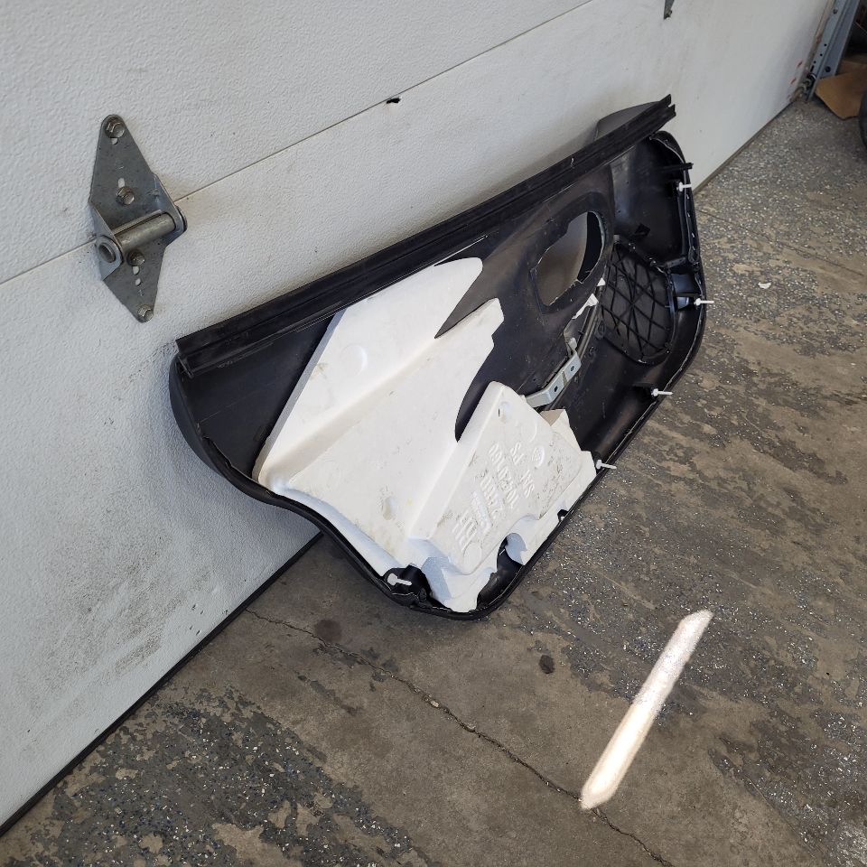 2000 CORVETTE RH DOOR PANEL BLACK W/ WINDOW SWITCH 29456 - image 6