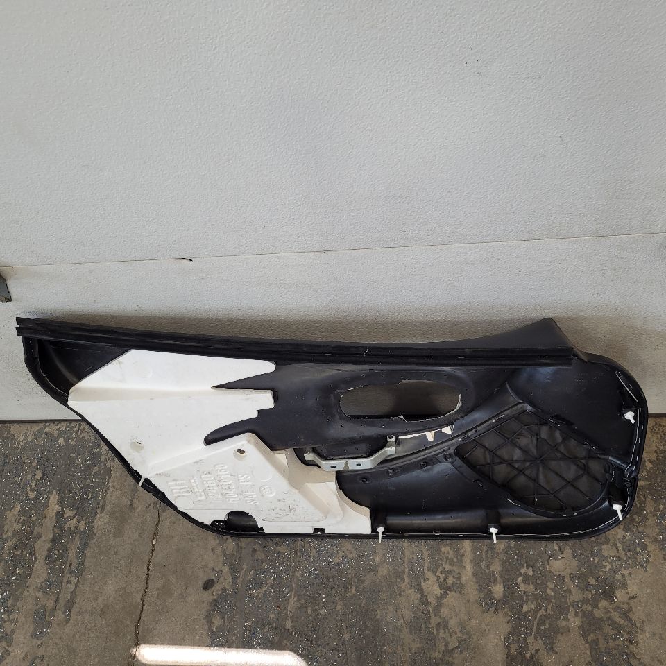 2000 CORVETTE RH DOOR PANEL BLACK W/ WINDOW SWITCH 29456 - image 8