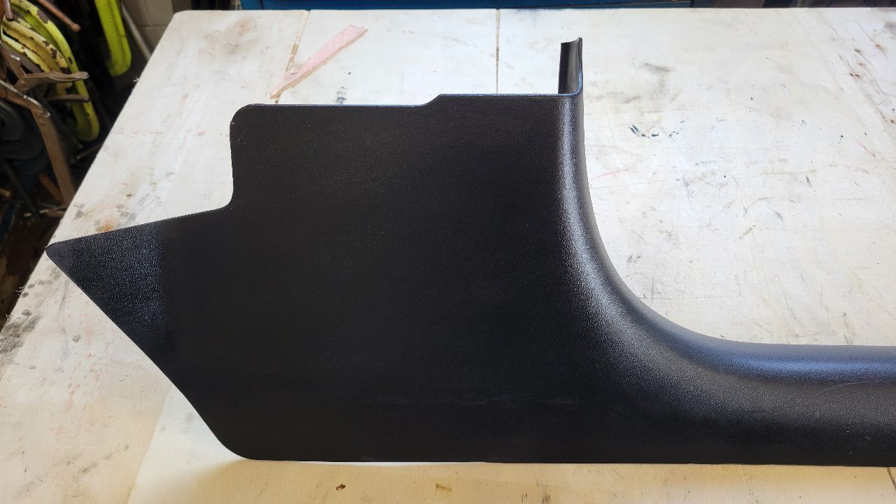 2000 CORVETTE RH PASSENGER DOOR SILL TRIM PLATE 29469 - image 1