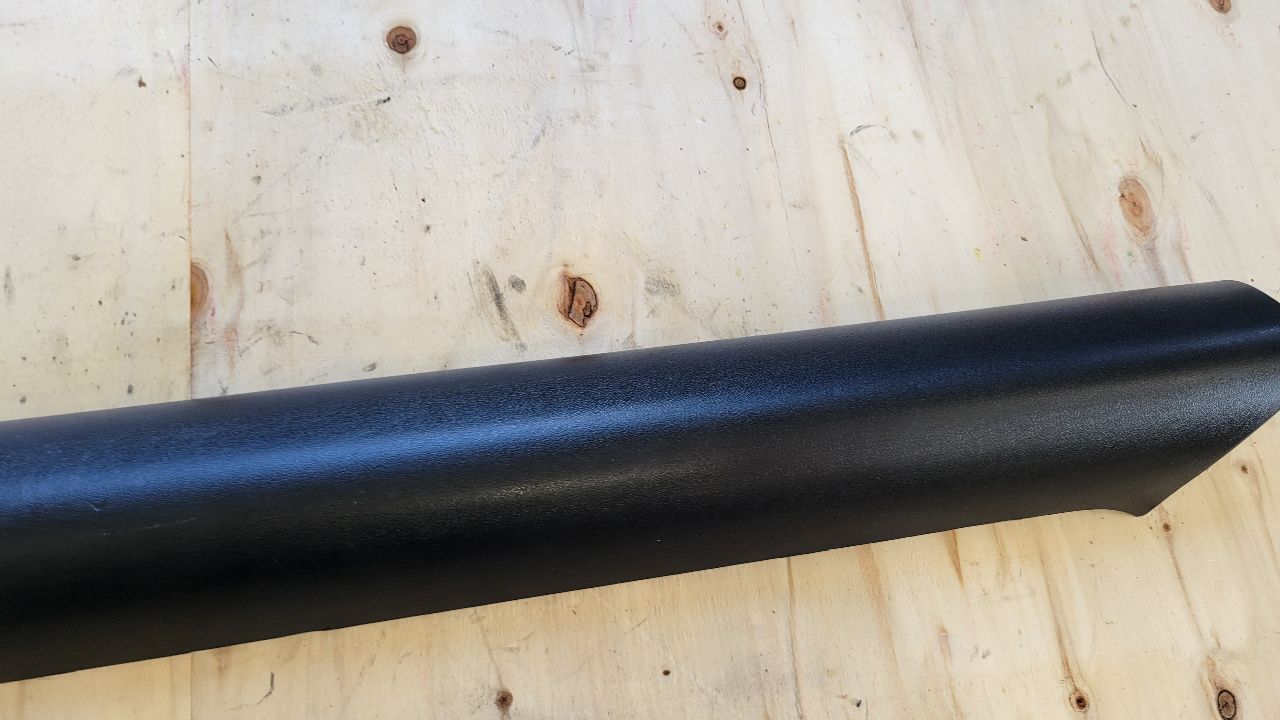 2000 CORVETTE RH PASSENGER DOOR SILL TRIM PLATE 29469 - image 4