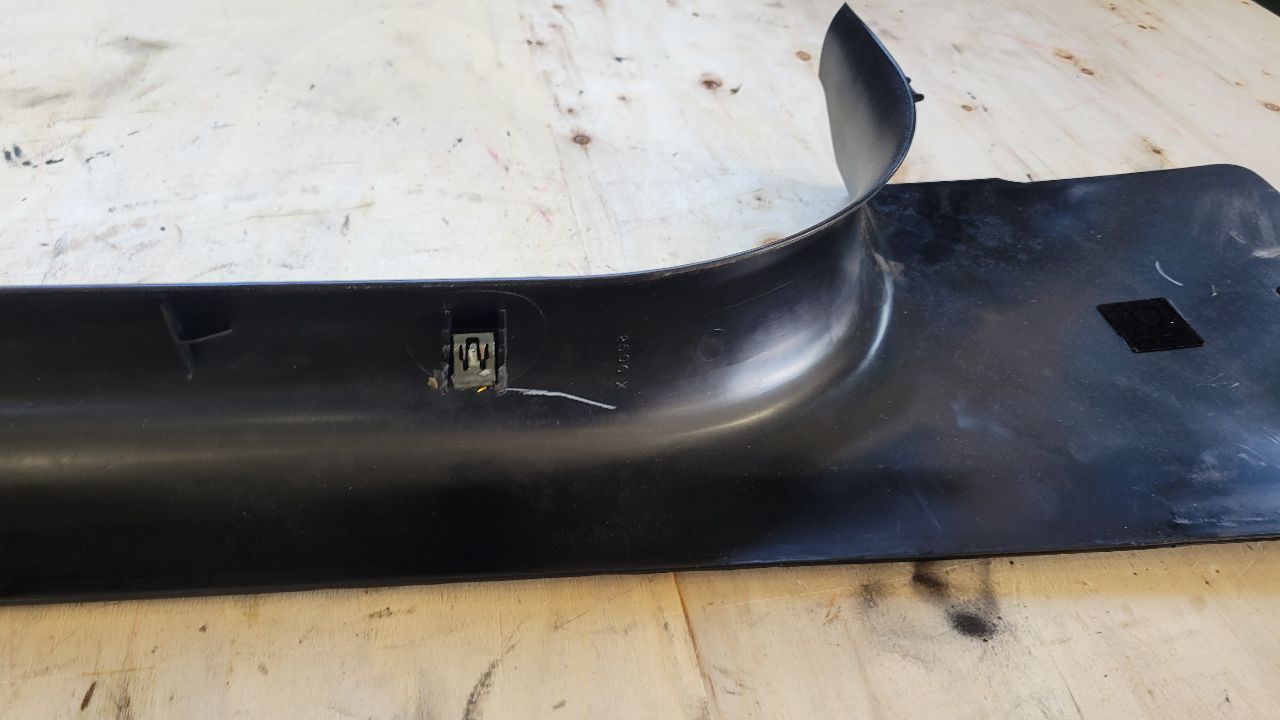 2000 CORVETTE RH PASSENGER DOOR SILL TRIM PLATE 29469 - image 13