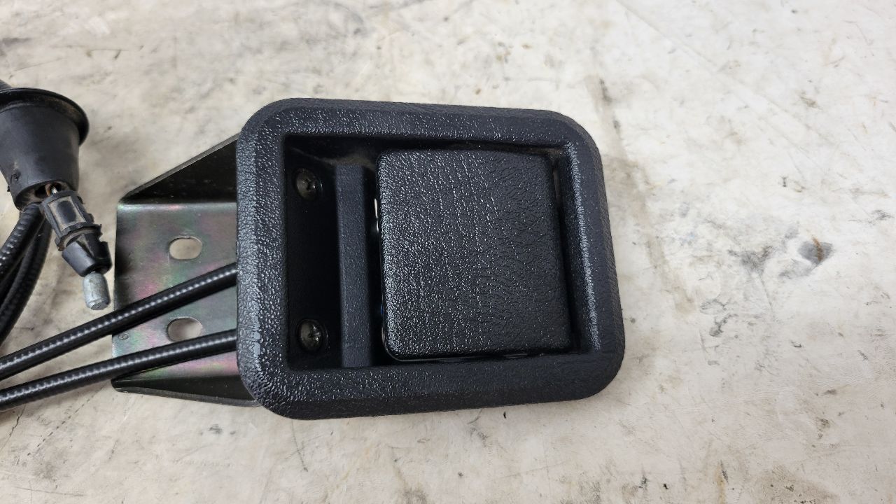 2000 CORVETTE HOOD RELEASE CABLES & HANDLE 29471 - image 2