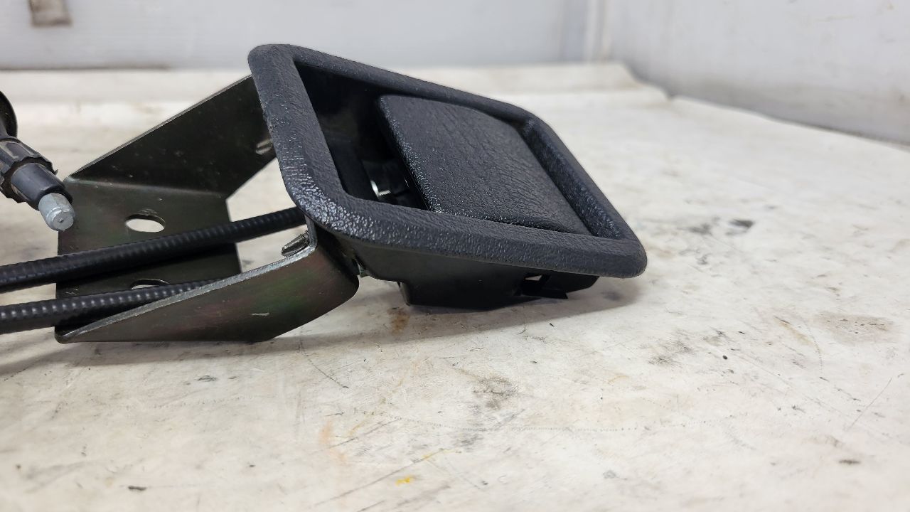 2000 CORVETTE HOOD RELEASE CABLES & HANDLE 29471 - image 3