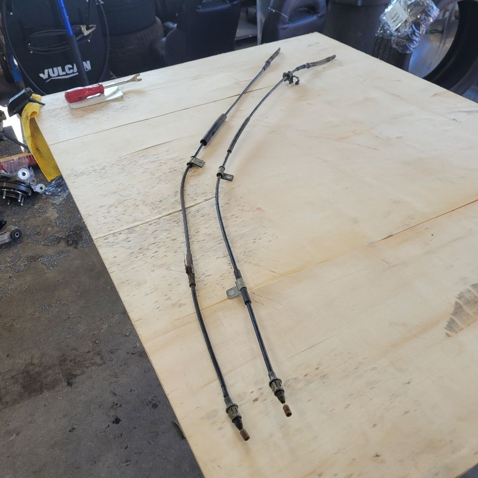 2000 CORVETTE REAR PARKING BRAKE CABLES PAIR 29499 - image 3