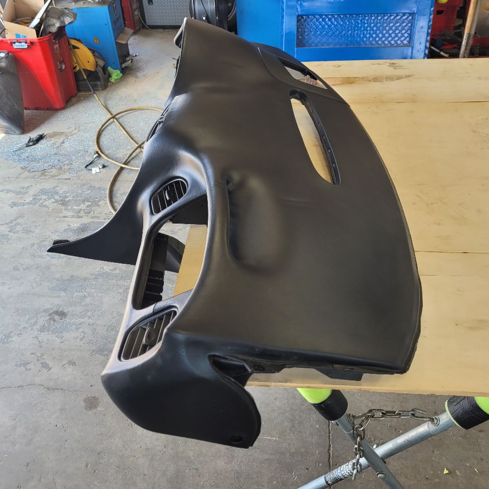 2000 CORVETTE UPPER DASH PANEL PAD BLACK 29505 - image 3