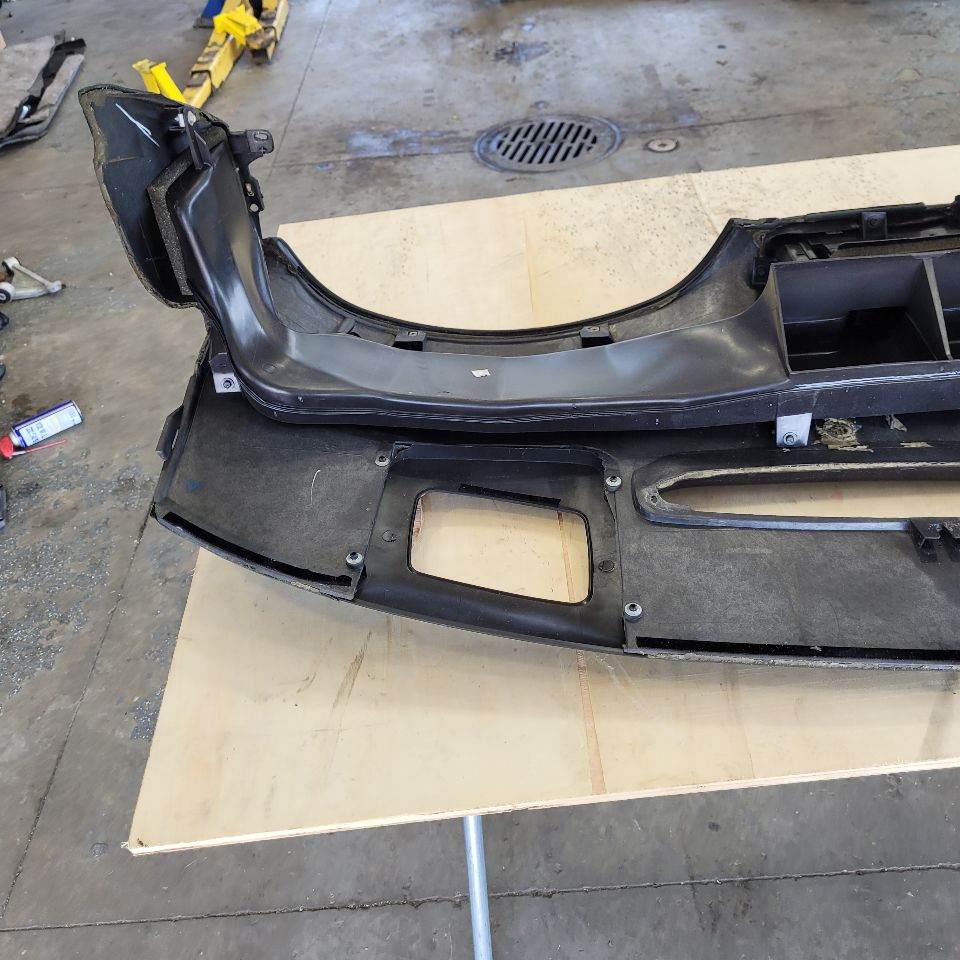 2000 CORVETTE UPPER DASH PANEL PAD BLACK 29505 - image 9