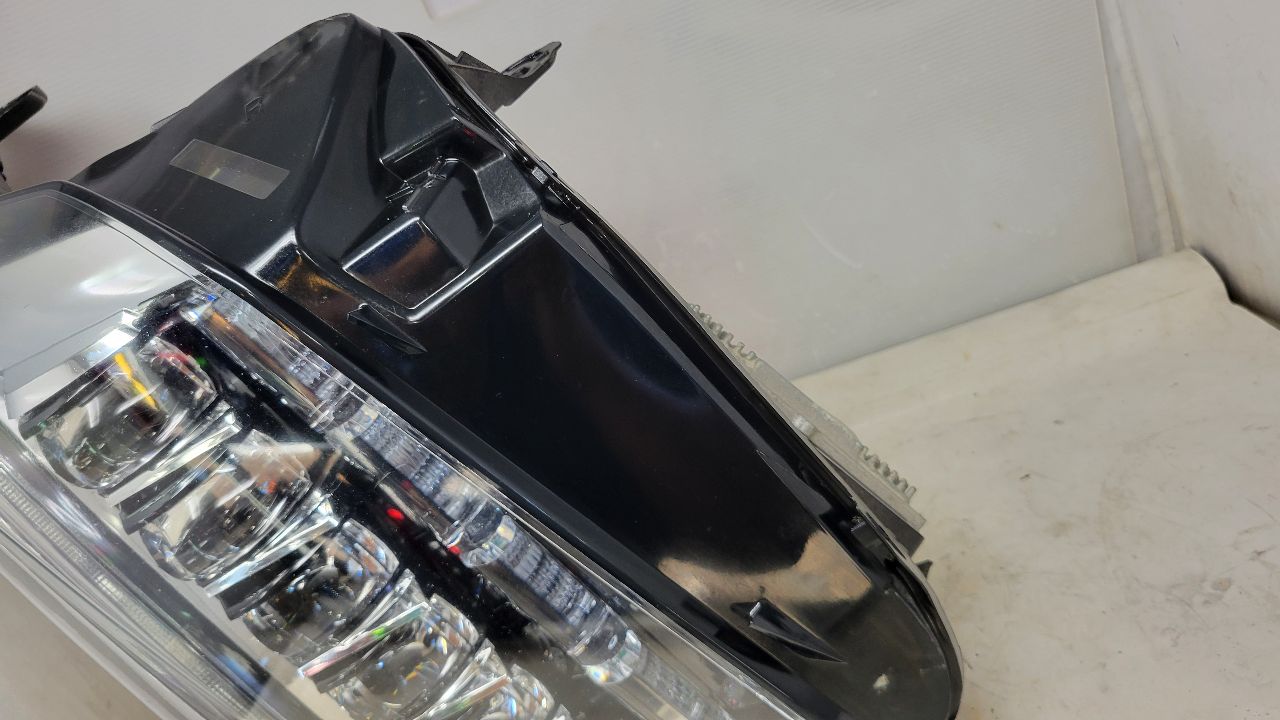 2019 ESCALADE RH HEADLAMP TOP TAB REPAIRED 29580 - image 3
