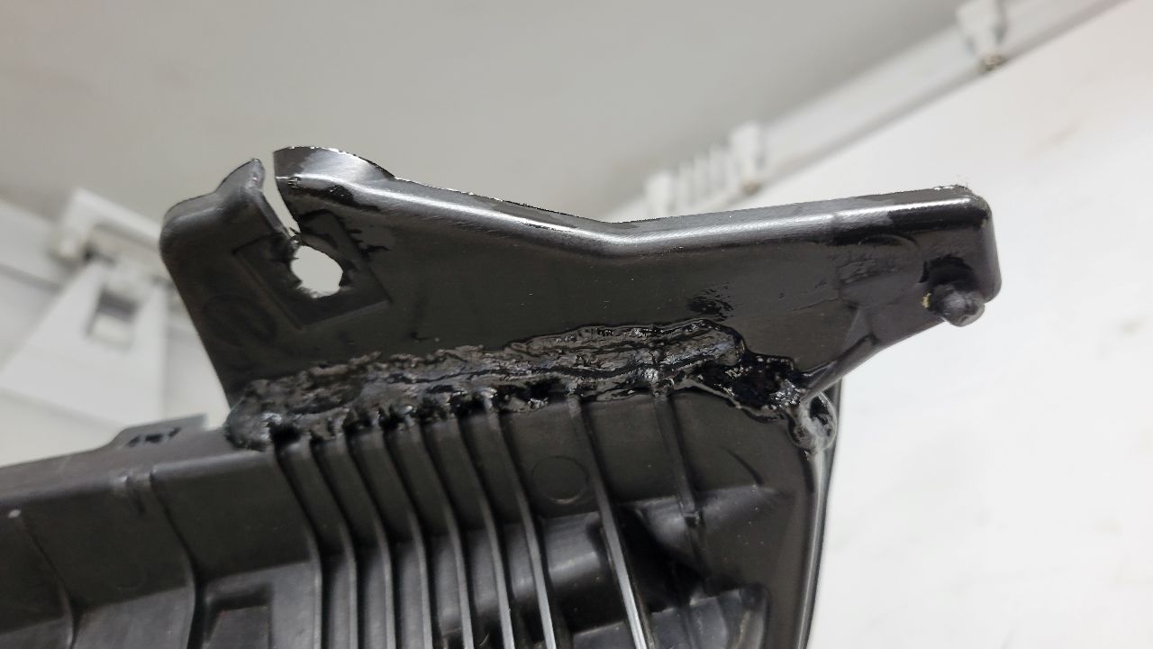 2019 ESCALADE RH HEADLAMP TOP TAB REPAIRED 29580 - image 1