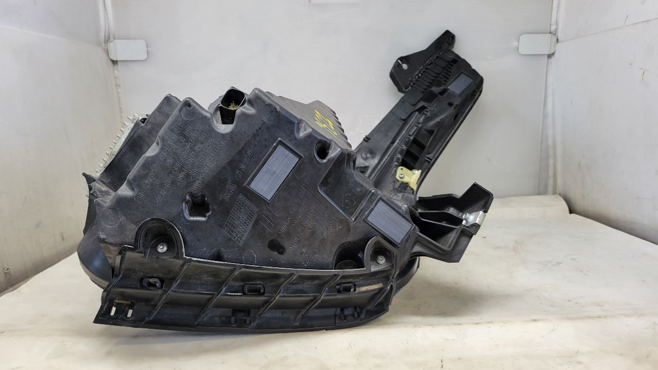 2019 ESCALADE RH HEADLAMP TOP TAB REPAIRED 29580 - image 4