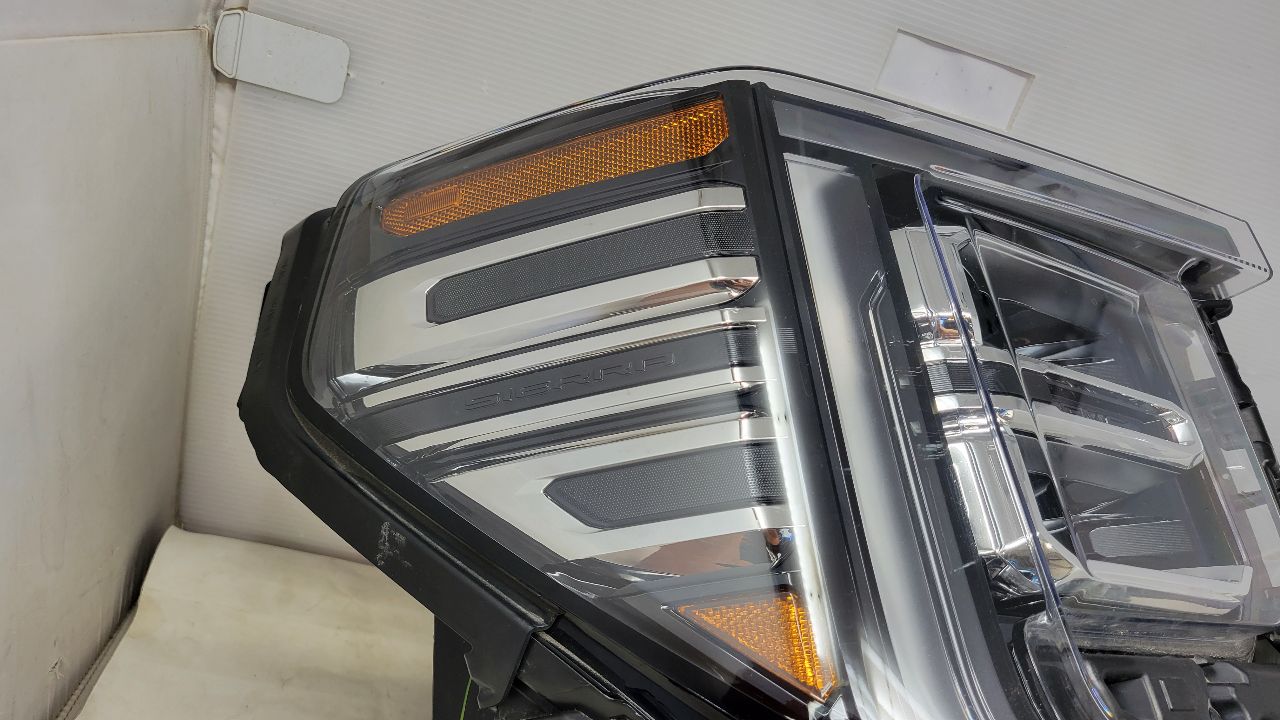2023 SIERRA150 RH HEADLIGHT 2 TABS REPAIRED 29581 - image 4