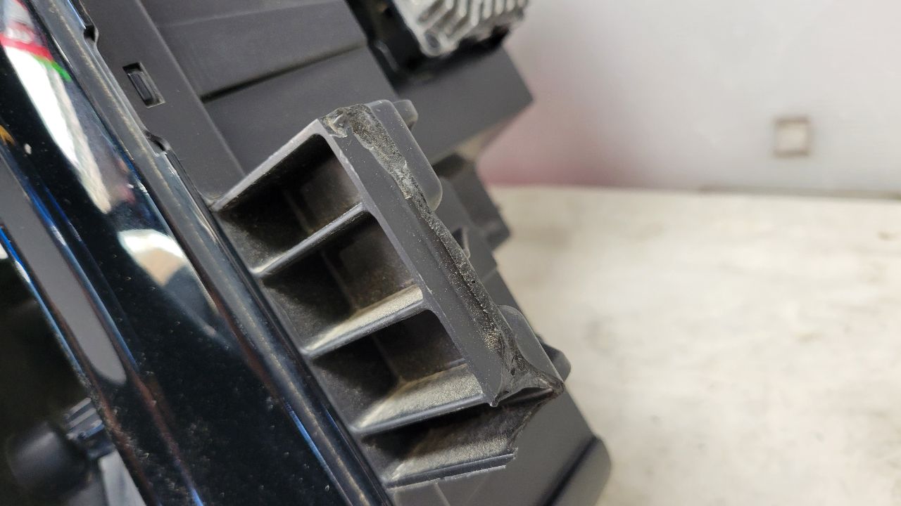 2023 SIERRA150 RH HEADLIGHT 2 TABS REPAIRED 29581 - image 8