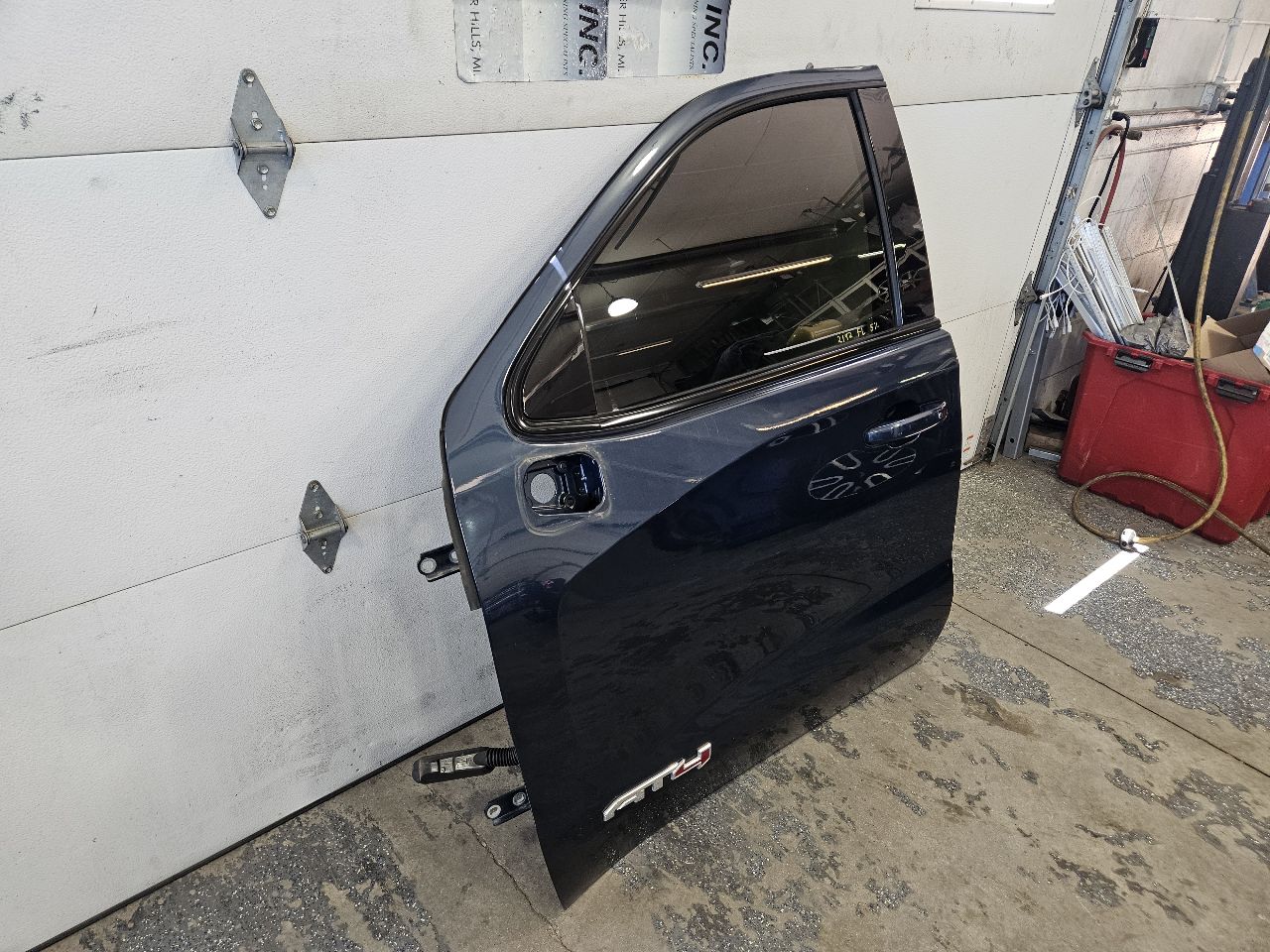 2019 SIERRA150 LH FRONT DOOR BLUE GA0 000 29584 - image 3