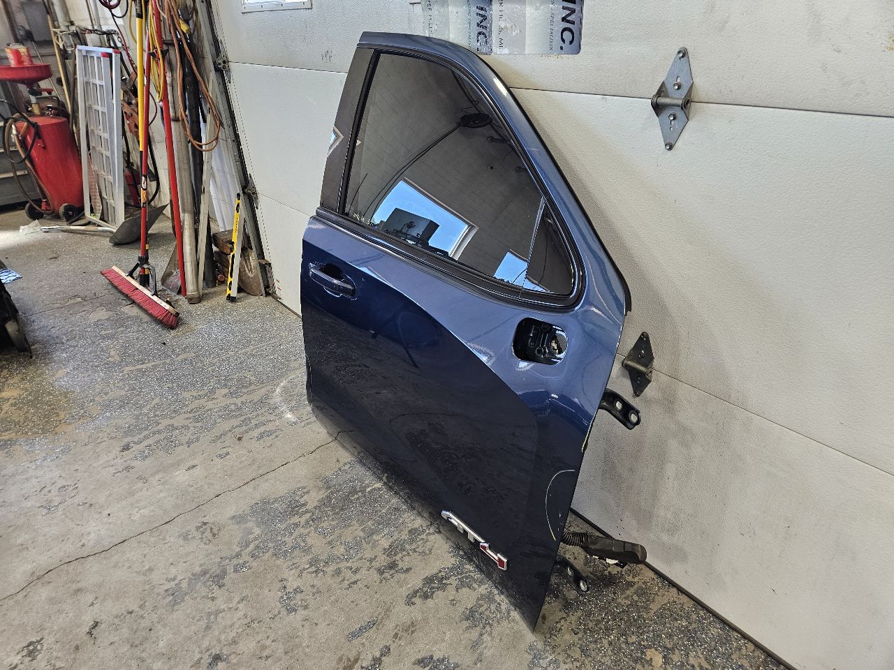 2019 SIERRA150 RH FRONT DOOR BLUE GA0 6D1 4D1 29585 - image 2