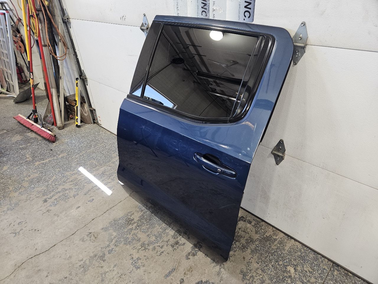 2019 SIERRA150 LH REAR DOOR CREW CAB BLUE GA0 000 29587 - image 2