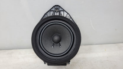 2019 SIERRA150 REAR DOOR BOSE SPEAKER 84584302 29594 - image 1