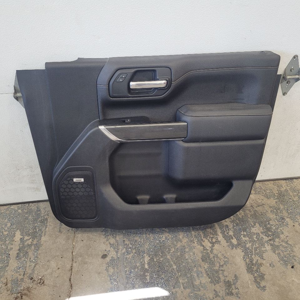 2019 SIERRA150 AT4 FRONT RH DOOR TRIM PANEL BLACK 29638 - image 1