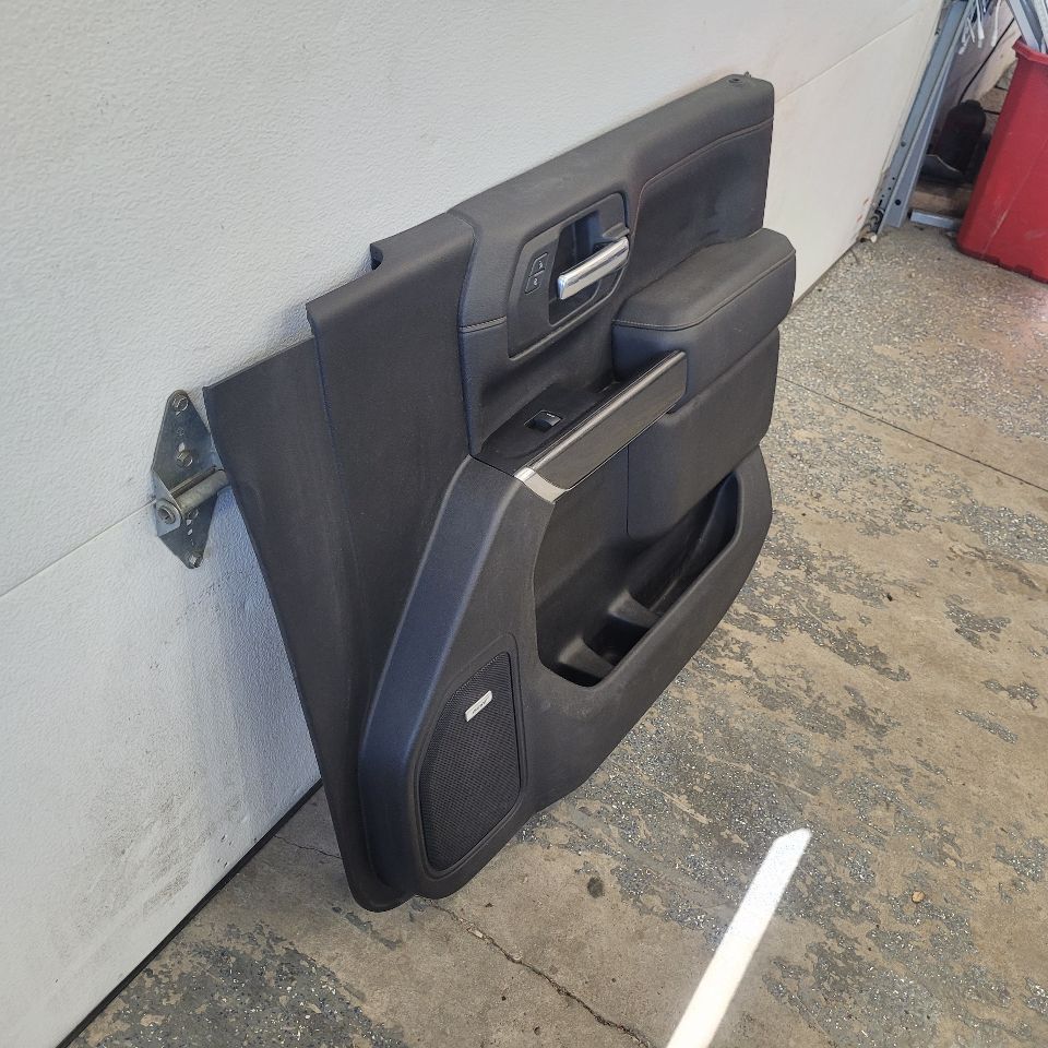 2019 SIERRA150 AT4 FRONT RH DOOR TRIM PANEL BLACK 29638 - image 2