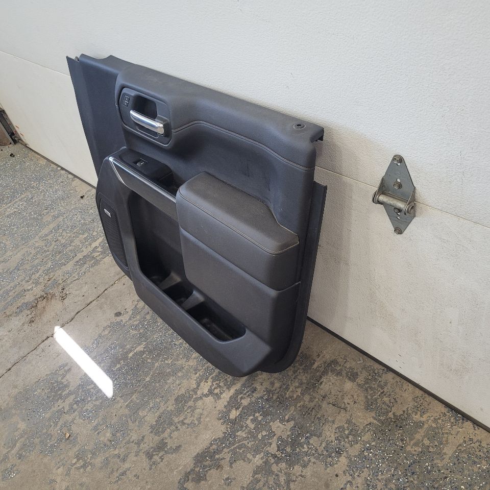 2019 SIERRA150 AT4 FRONT RH DOOR TRIM PANEL BLACK 29638 - image 3