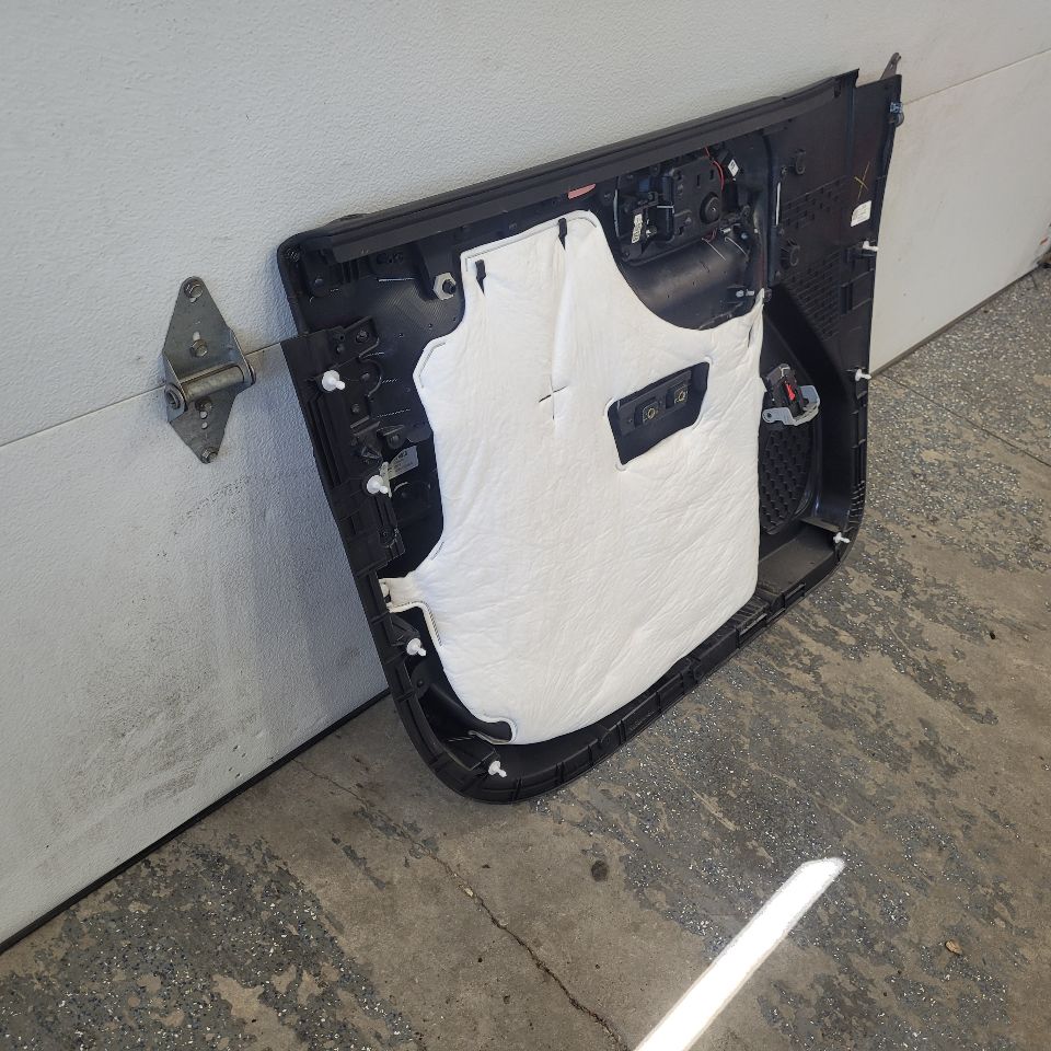 2019 SIERRA150 AT4 FRONT RH DOOR TRIM PANEL BLACK 29638 - image 6