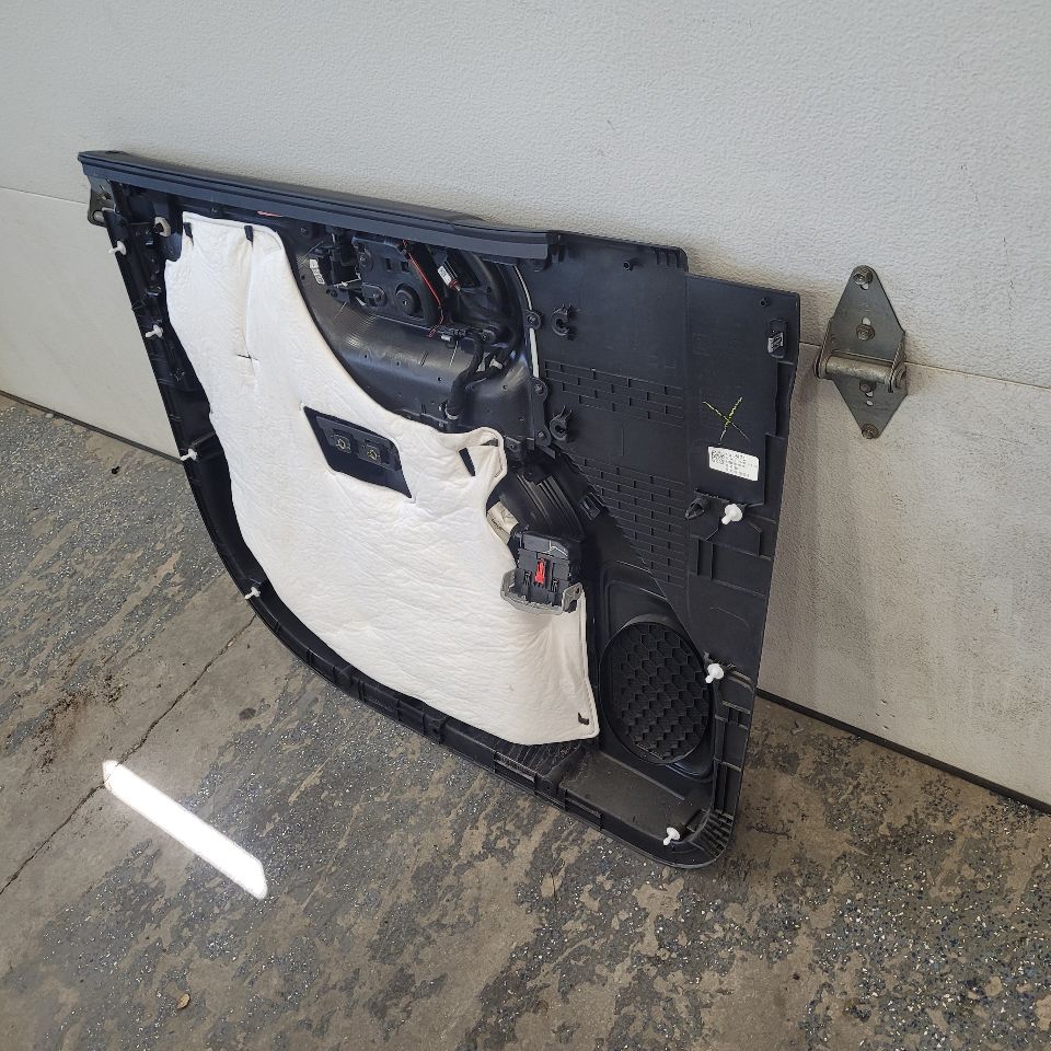2019 SIERRA150 AT4 FRONT RH DOOR TRIM PANEL BLACK 29638 - image 7