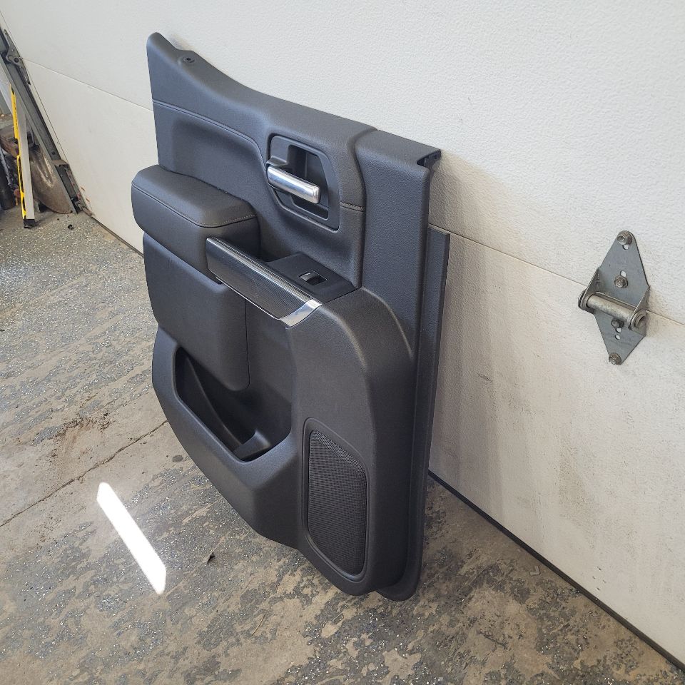 2019 SIERRA150 AT4 REAR LH DRIVER DOOR TRIM PANEL 29639 - image 3