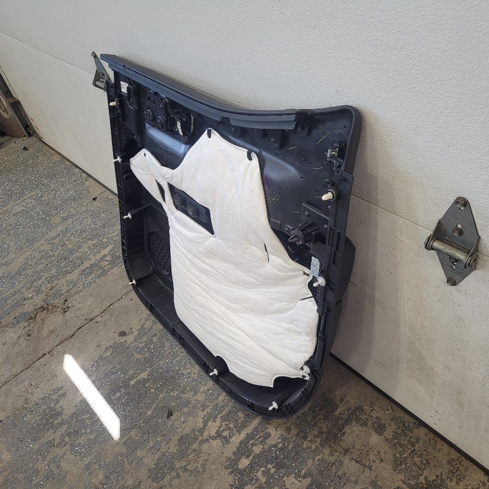 2019 SIERRA150 AT4 REAR LH DRIVER DOOR TRIM PANEL 29639 - image 7