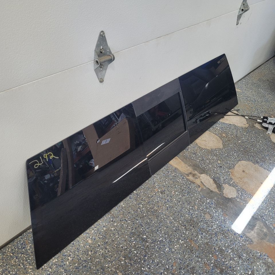 2019 SIERRA150 OEM SLIDING BACK GLASS ON SHELF 29661 - image 3