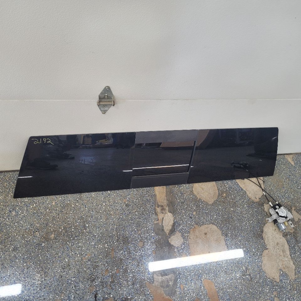 2019 SIERRA150 OEM SLIDING BACK GLASS ON SHELF 29661 - image 4