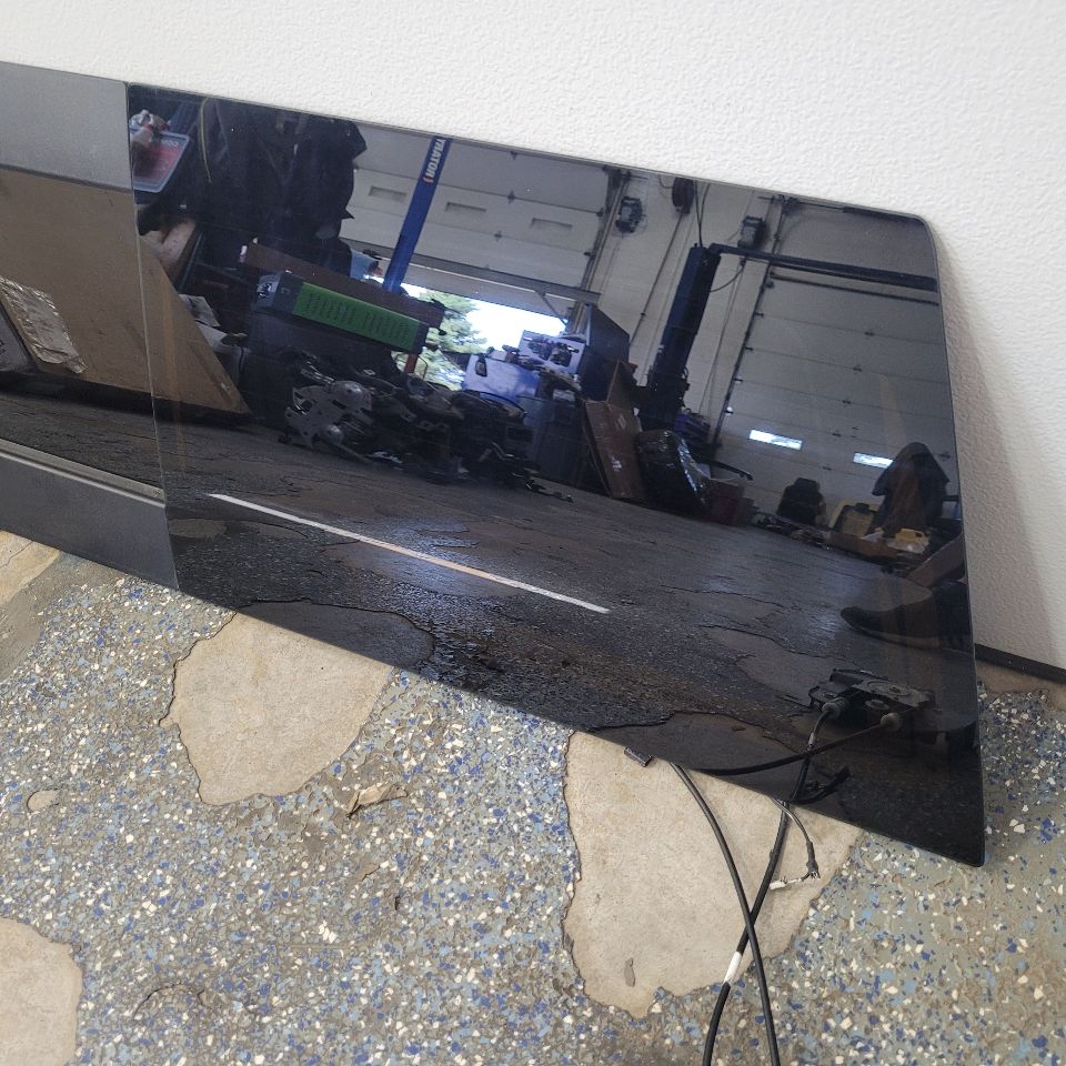 2019 SIERRA150 OEM SLIDING BACK GLASS ON SHELF 29661 - image 6